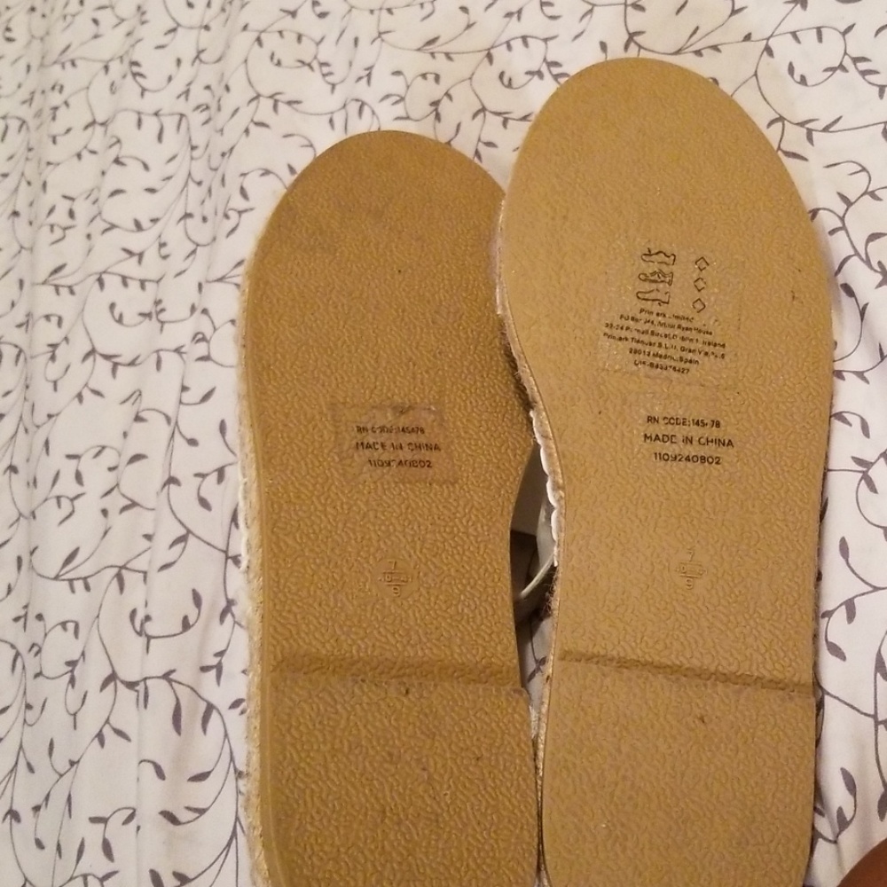 Sandals - Picture 3 of 3
